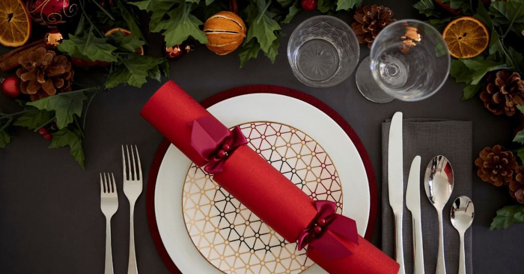 History-of-Christmas-Crackers-Dinner-Table-Decor