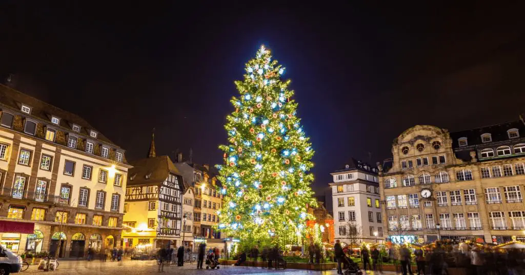 History-of-Christmas-Trees-Town-City