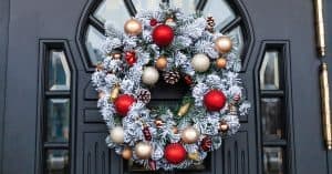 Modern Christmas Wreath - Open for Christmas